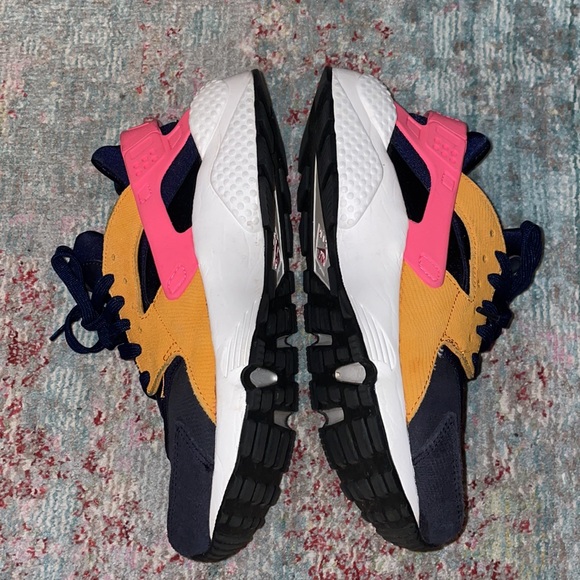 Great condition WMNS Nike Huarache Run - Size 9 - Picture 2 of 14